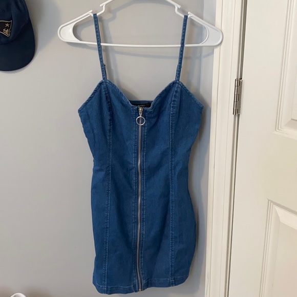 Dress - Picture 1 of 1